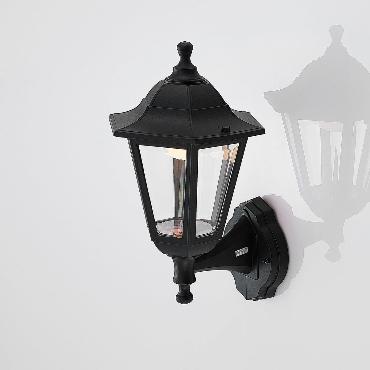 LED utevegglampe Iavo lanterneform svart sett fra siden