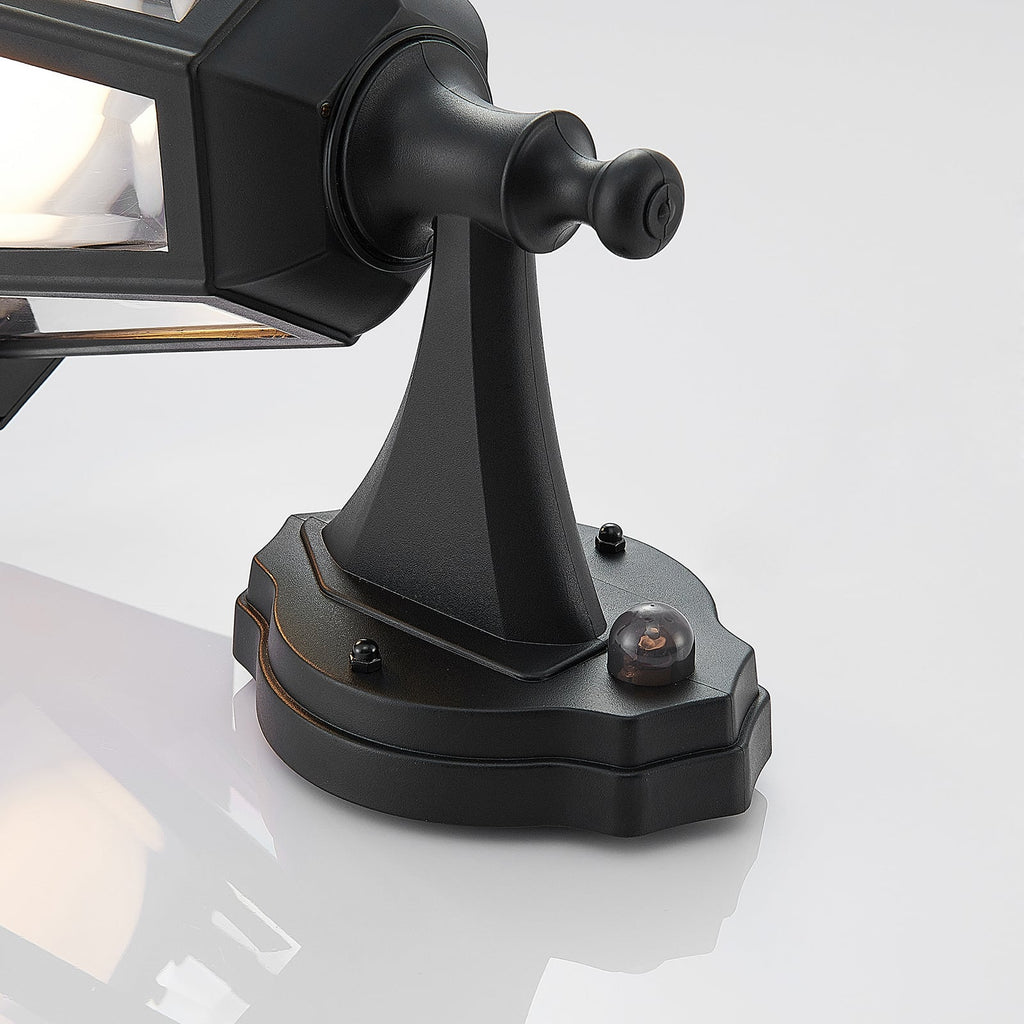 LED utevegglampe Iavo med bevegelsessensor svart sensor