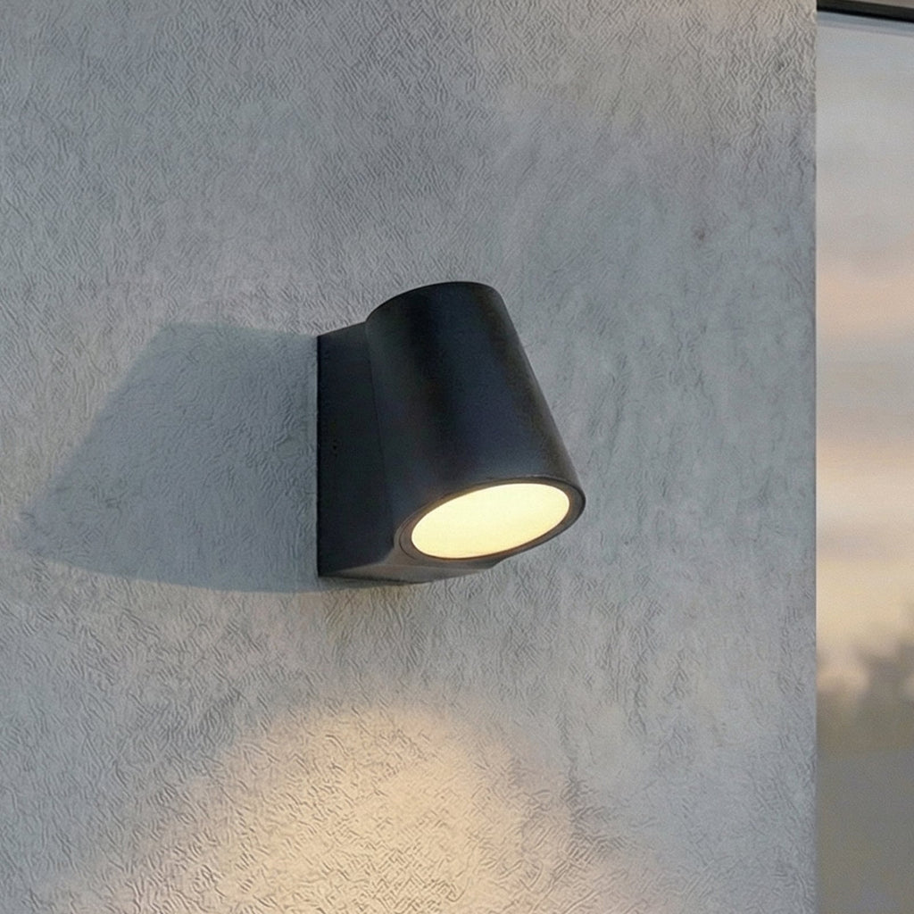 LED utevegglampe Illuvia svart matt front