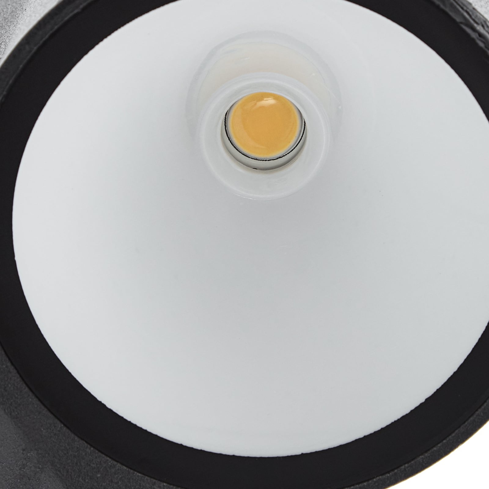 LED utevegglampe Illuvia svart matt med IP44 beskyttelse