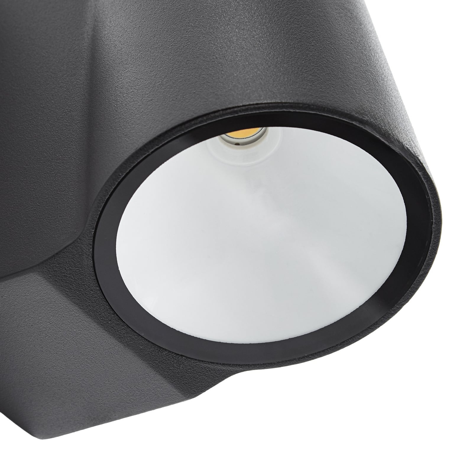 LED utevegglampe Illuvia svart matt med varmt hvitt lys