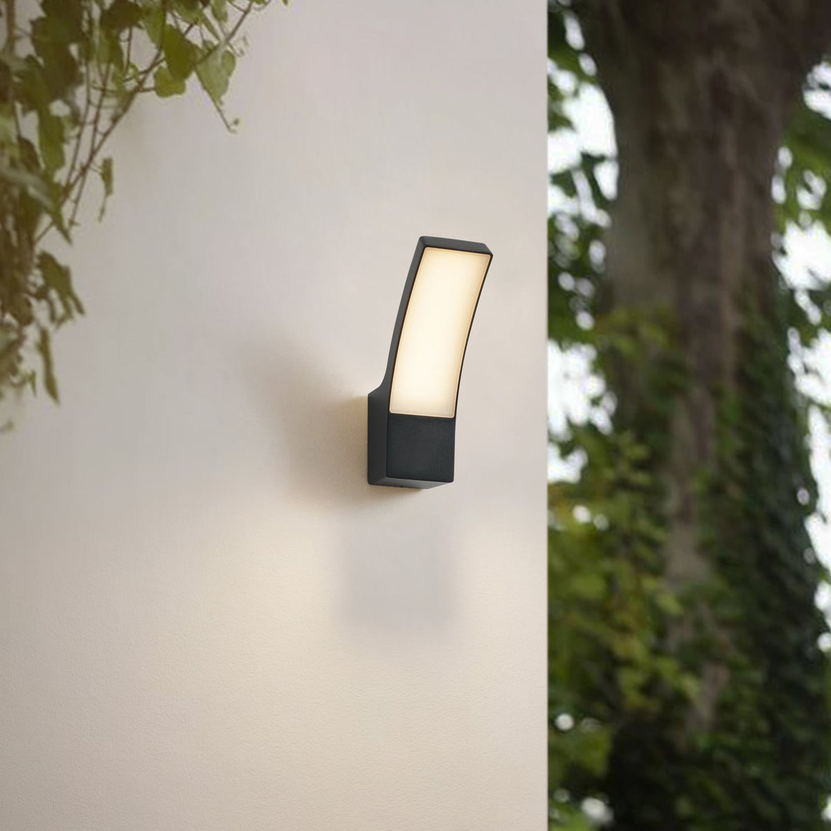 Bakside av LED utevegglampe Ilvita buet antrasitt IP54