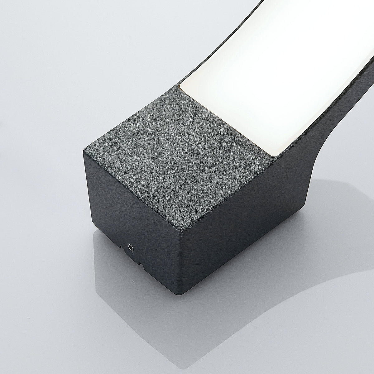 LED utevegglampe Ilvita buet antrasitt IP54 med varmt lys