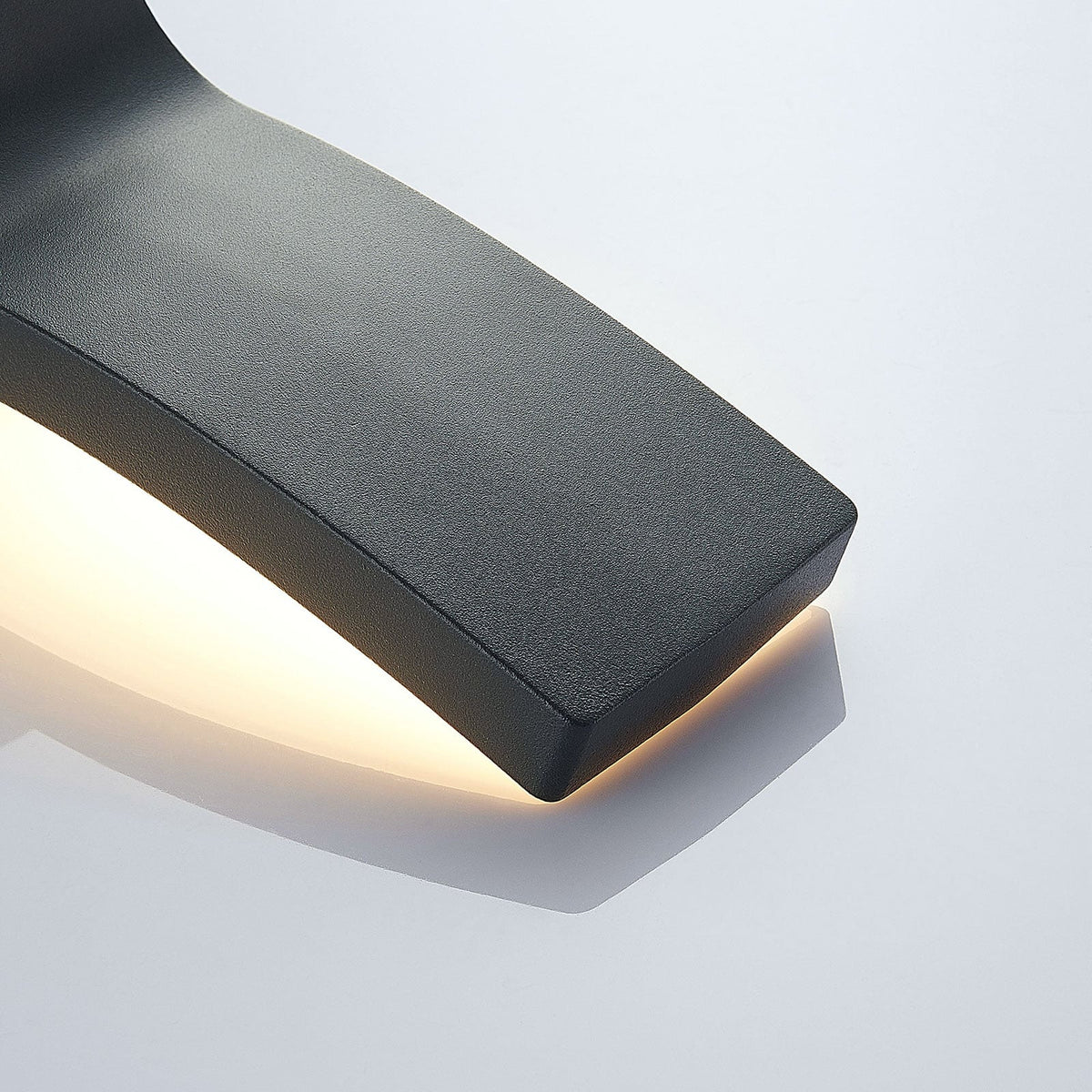 Materialdetalj av LED utevegglampe Ilvita buet antrasitt IP54