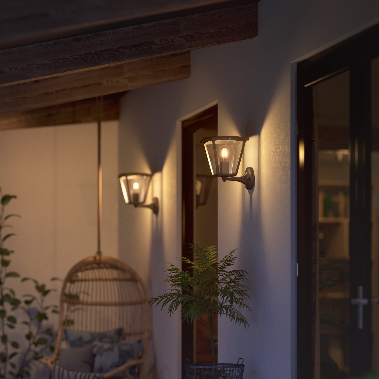 LED utevegglampe Inara lanterne svart E27 IP44 Philips Hue med lys på