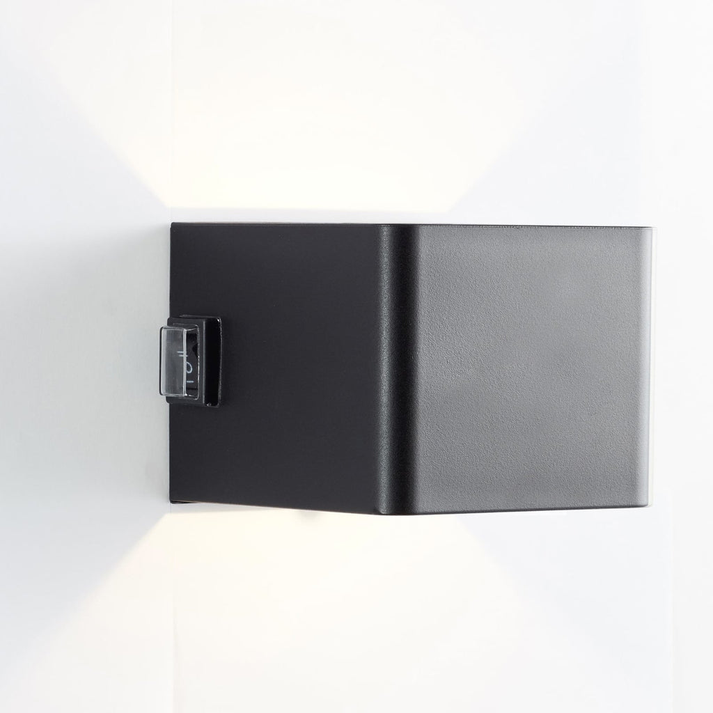 LED utevegglampe Iseo oppladbar med bevegelsessensor svart IP44 detalj