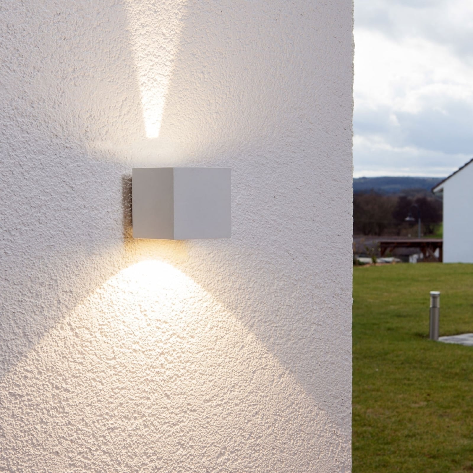 LED utevegglampe Jarno montert på vegg