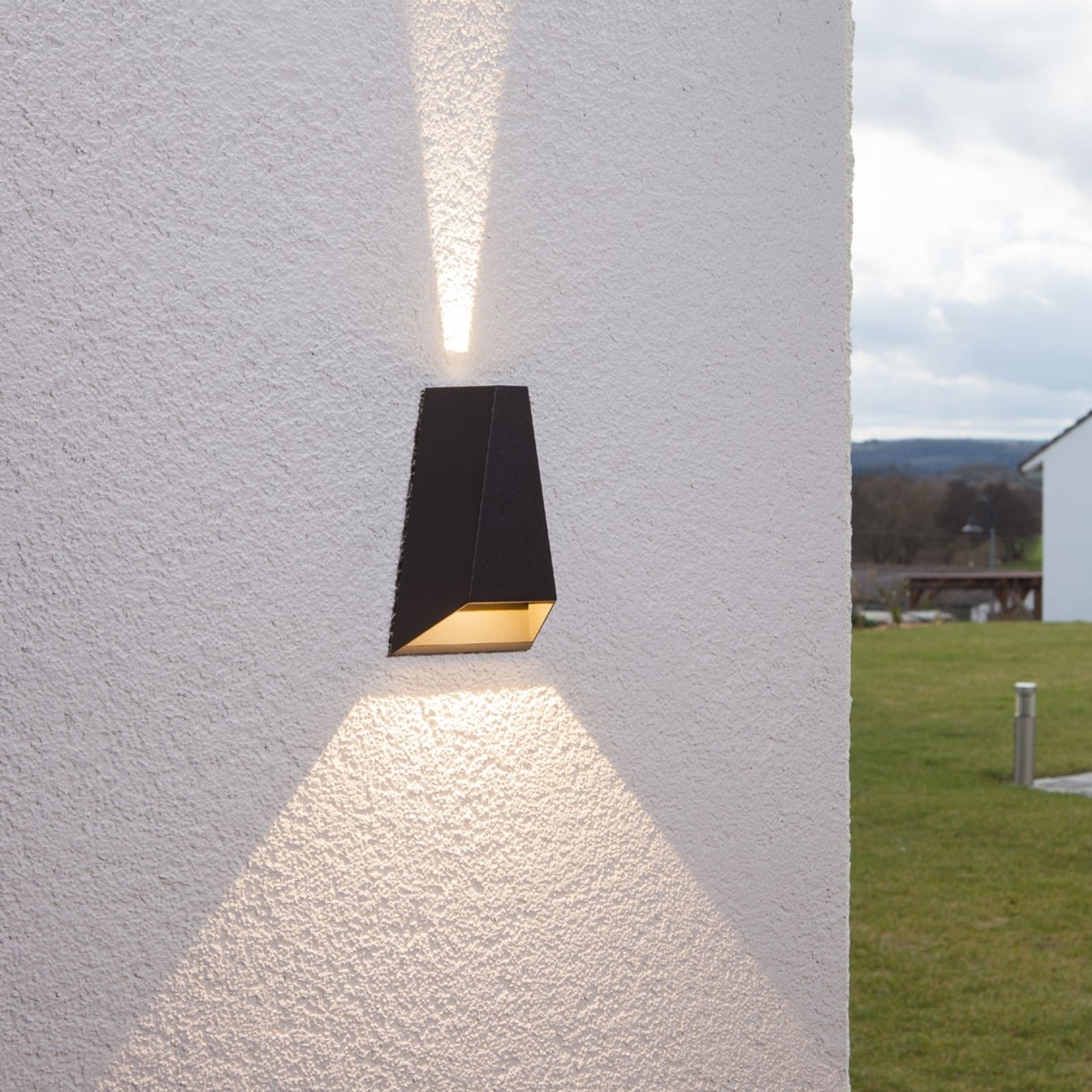 Nærbilde av LED utevegglampe Jendrik antrasitt aluminium