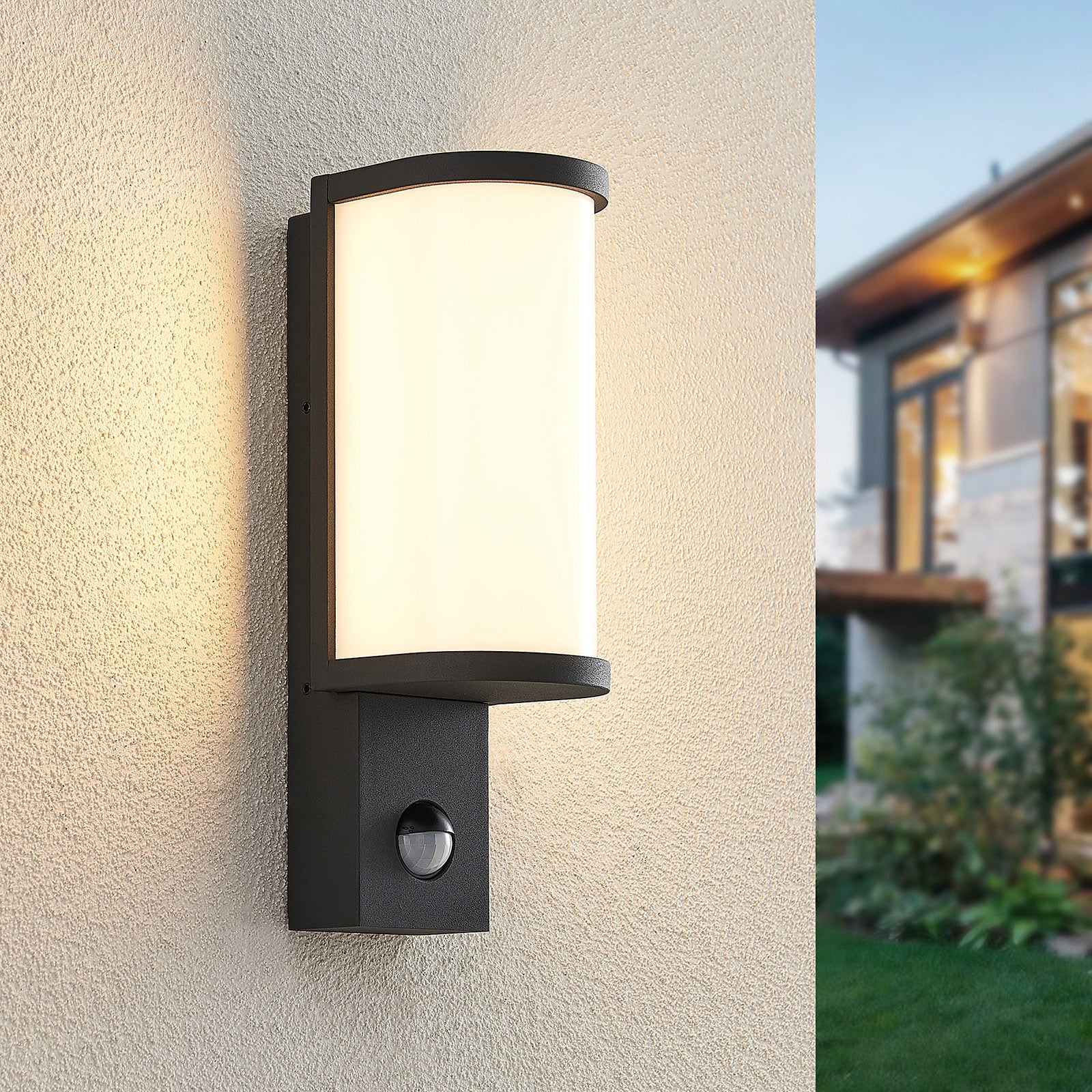LED utevegglampe Jokum med bevegelsessensor grafitt forfra