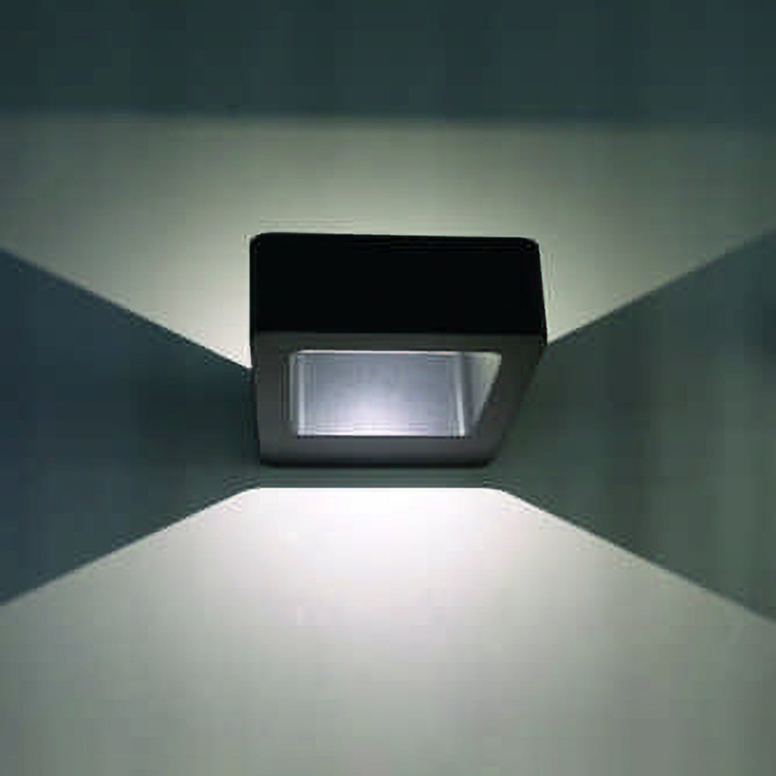 Nærbilde av LED utevegglampe Juna grafitt IP54 6W varmhvit