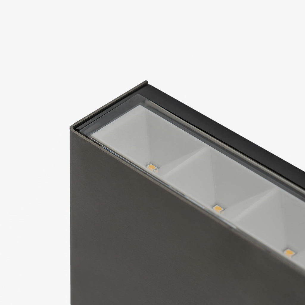 LED utevegglampe Karline rustfritt stål opp/ned IP65 nærbilde av LED-lys