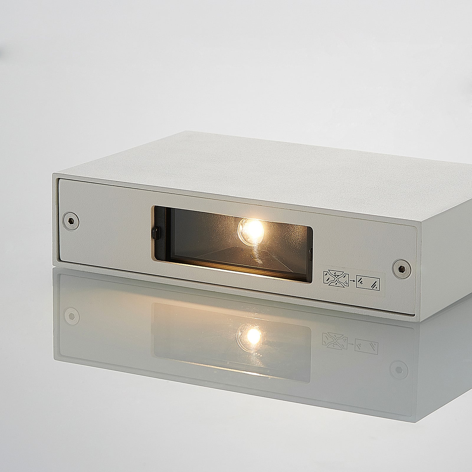 LED utevegglampe Katla hvit opp og ned justerbar IP54 lys nedover