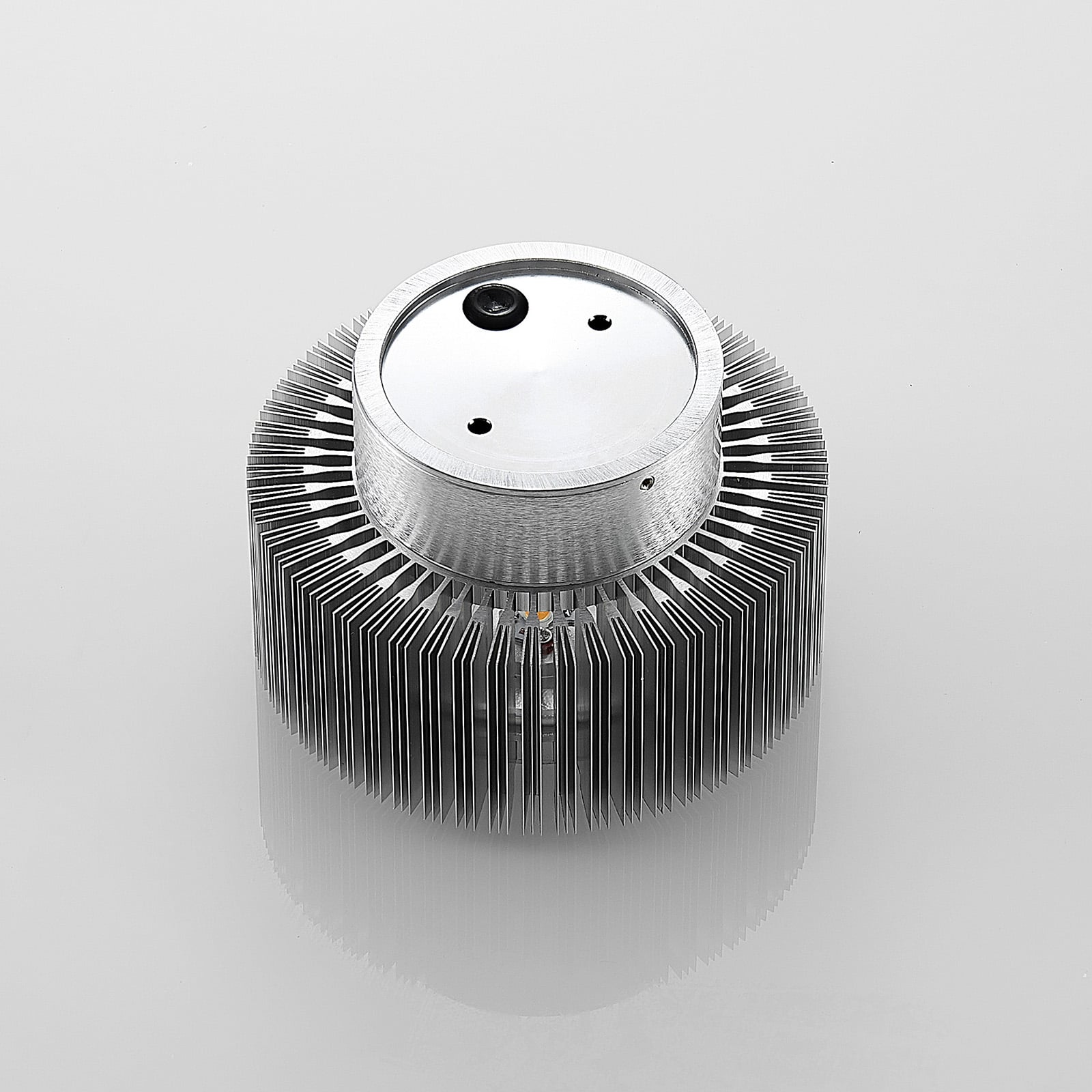 LED utevegglampe Keany rund aluminium i bruk kveld
