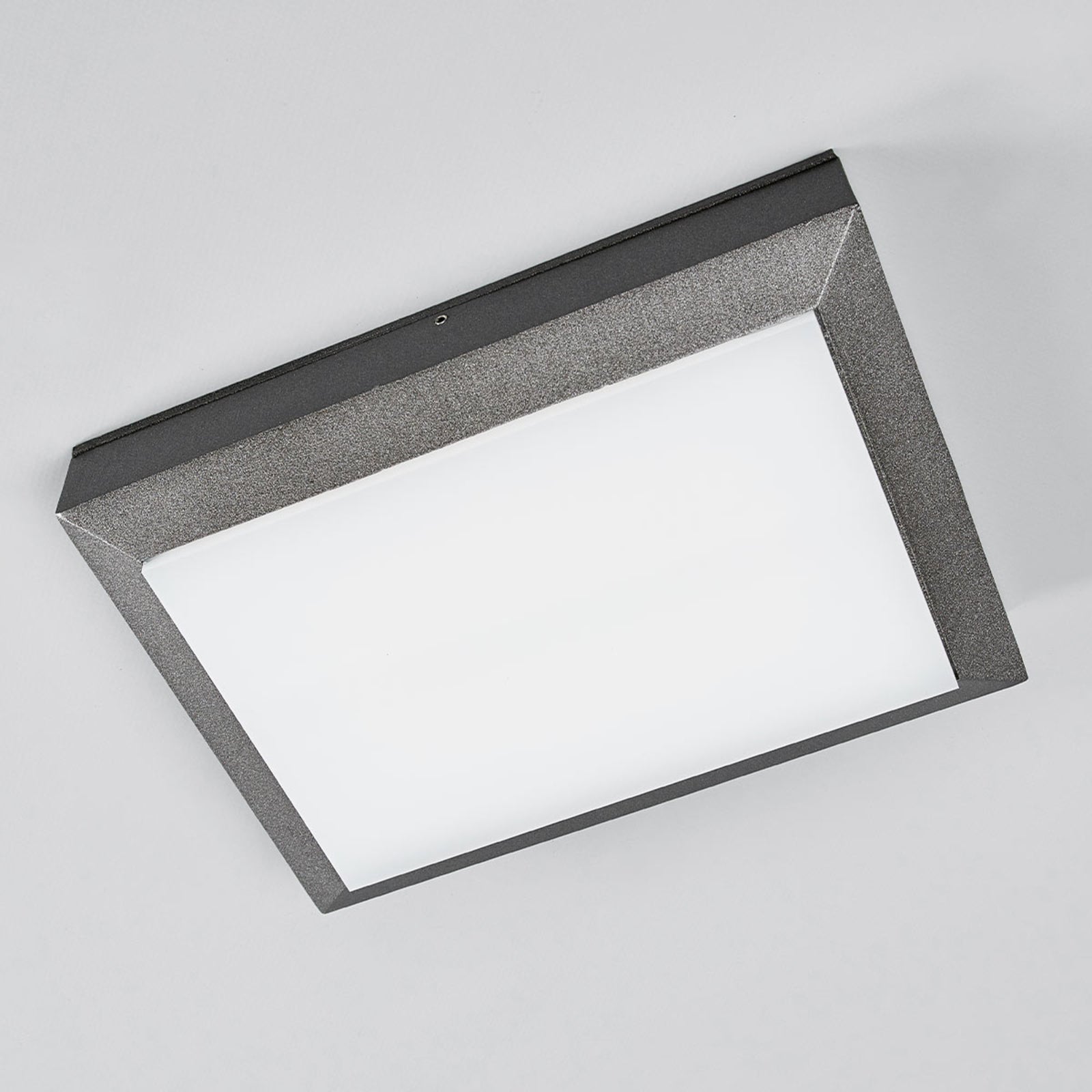 LED utevegglampe Kiran aluminium antrasitt på vegg