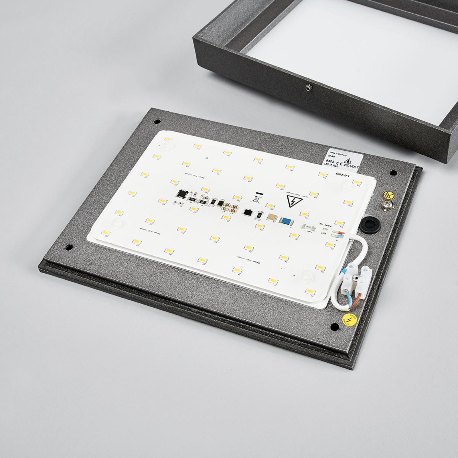 LED utevegglampe Kiran aluminium antrasitt med lys