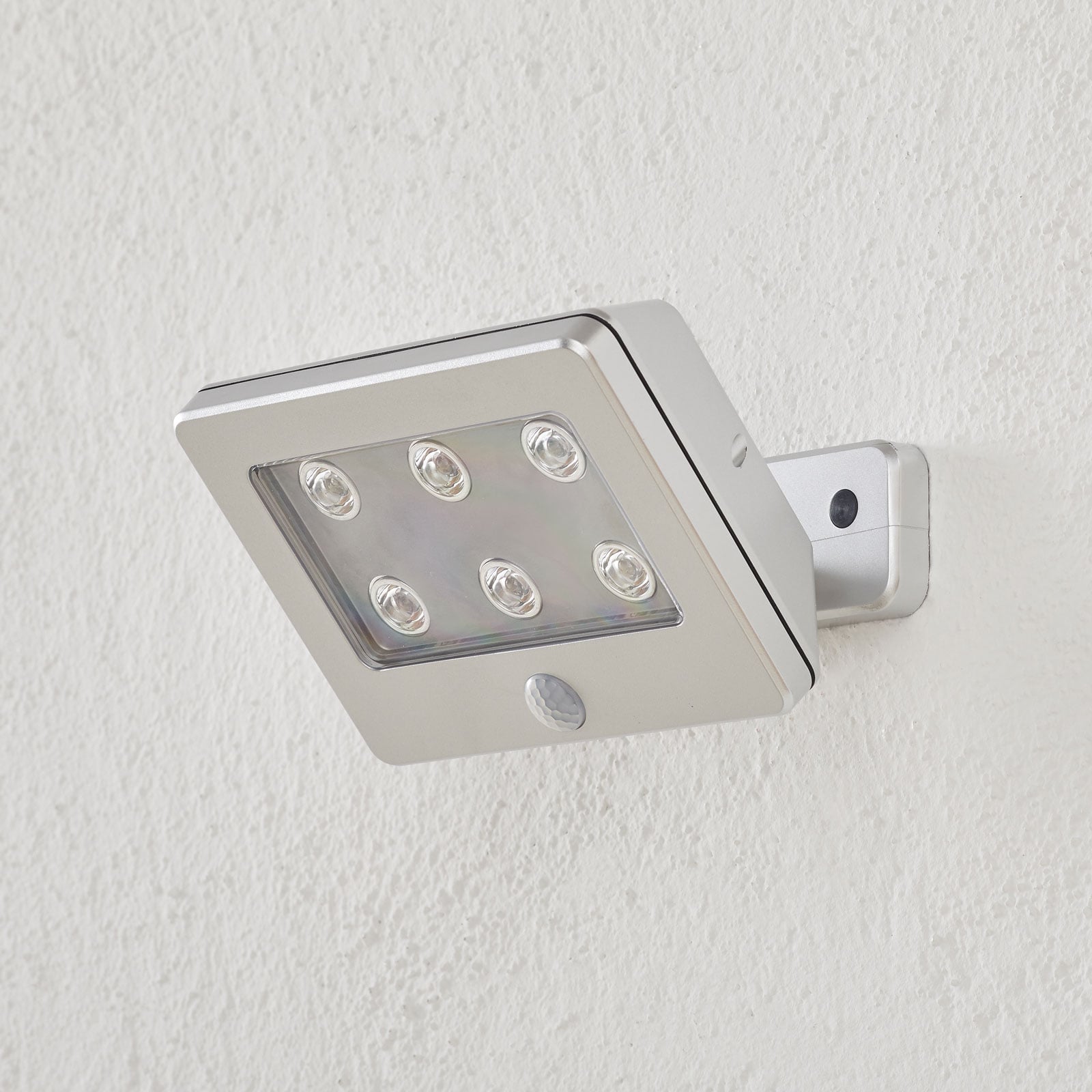 LED utevegglampe Kollig batteridrevet med bevegelsessensor titan bakside