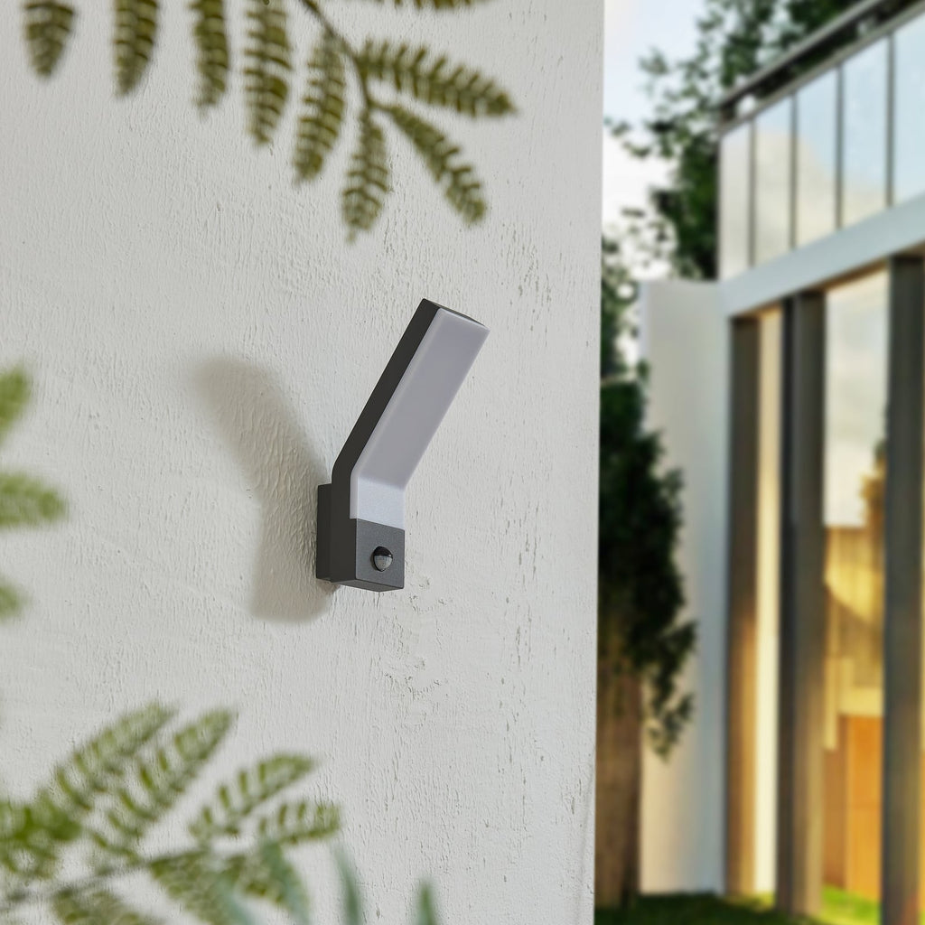 Bakside av LED utevegglampe Korvik med bevegelsessensor