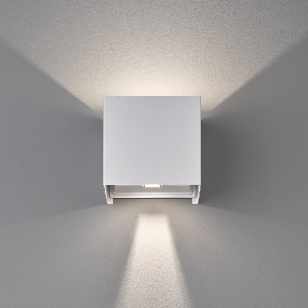 LED utevegglampe kubisk hvit 10W IP44 - FISCHER & HONSEL nærbilde av LED-lys