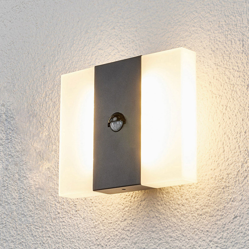 LED utevegglampe Kumi med bevegelsessensor grafitt forside