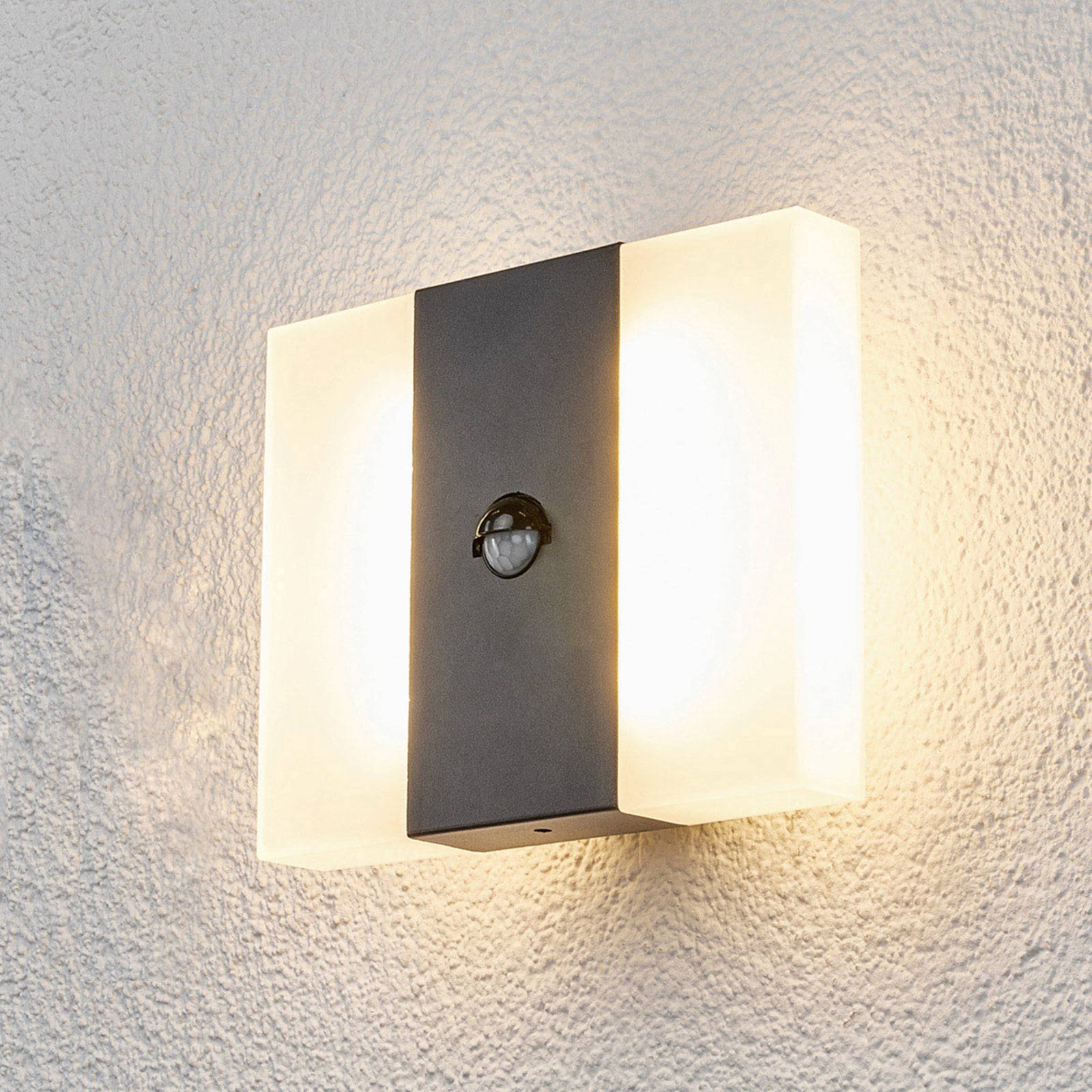 LED utevegglampe Kumi med bevegelsessensor grafitt forside