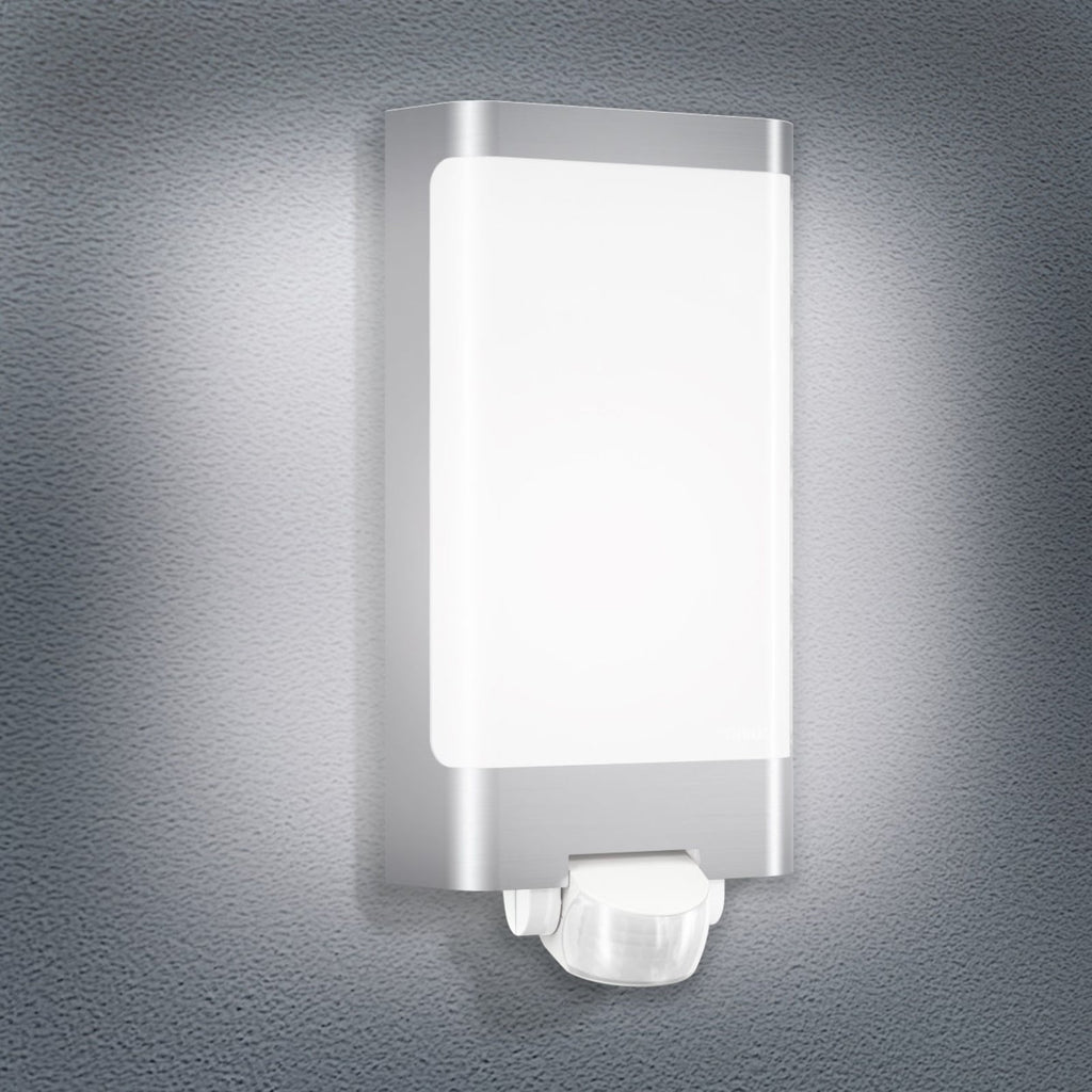 LED utevegglampe L 240 S med bevegelsessensor rustfritt stål IP44 forfra