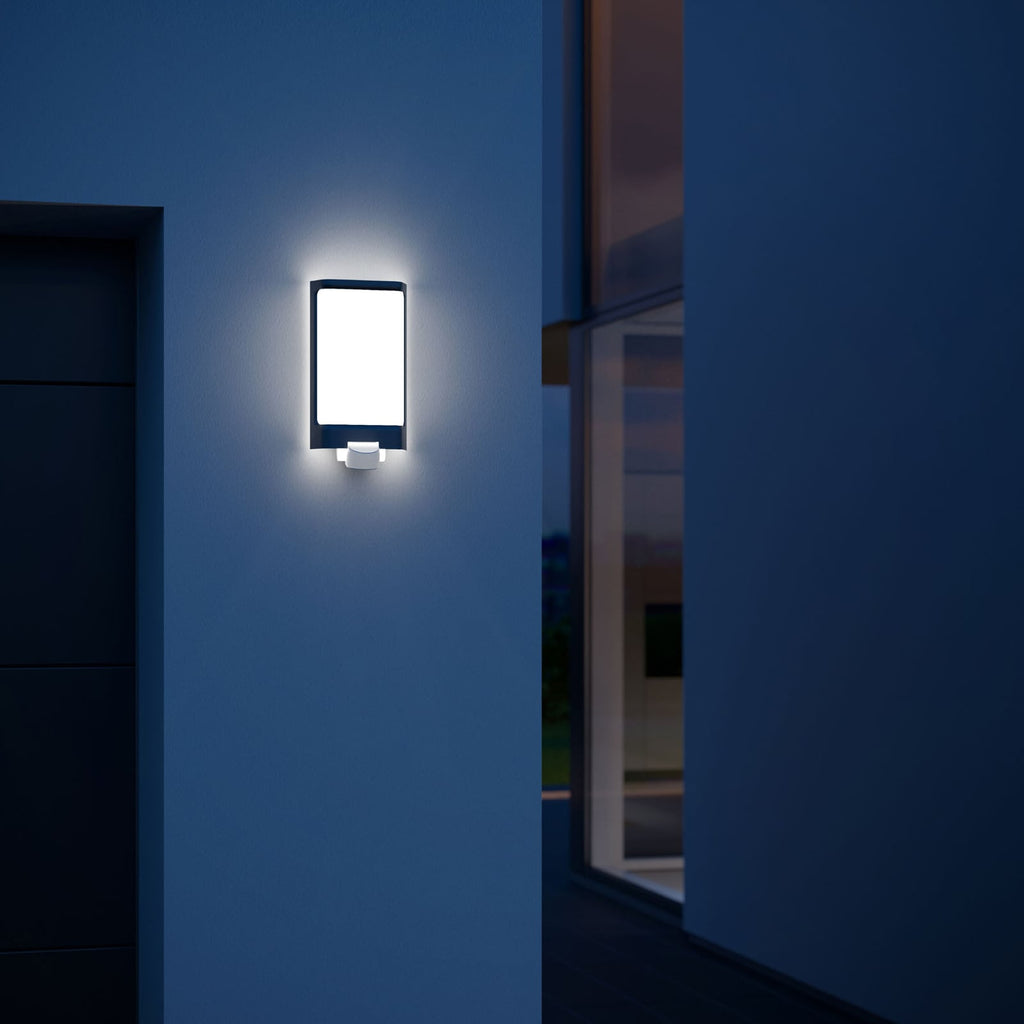LED utevegglampe L 240 S montert på yttervegg