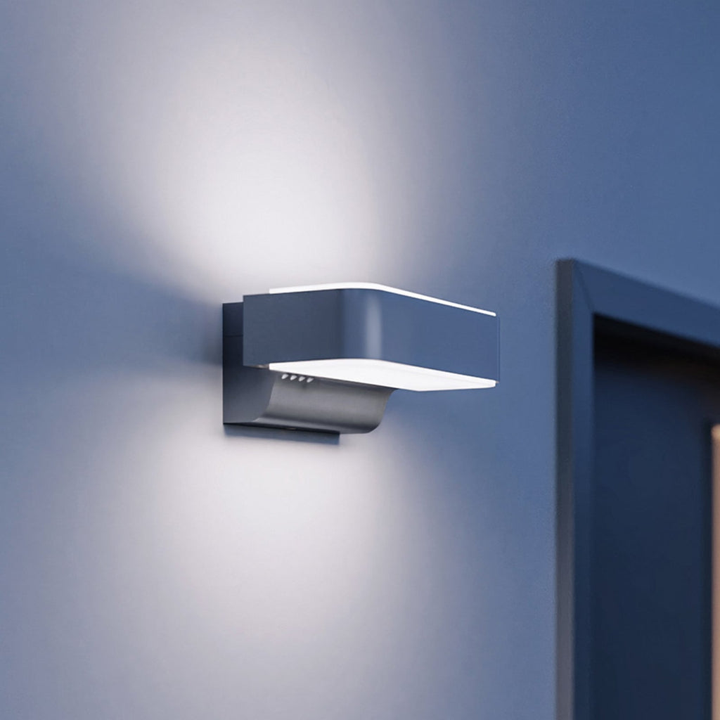 LED utevegglampe L 810 SC med bevegelsessensor sølv front