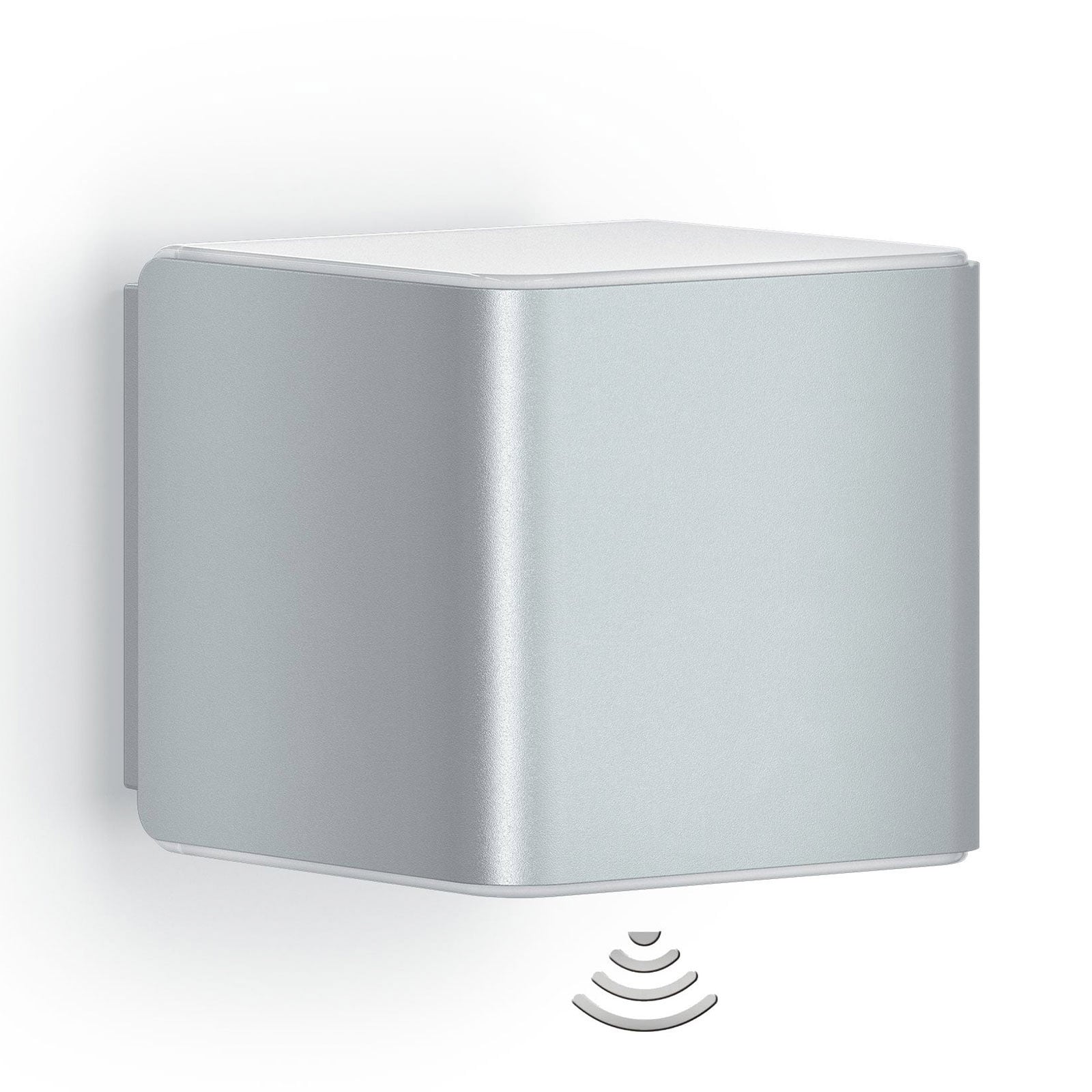 Detalj av sensor på LED utevegglampe L 840 SC sølv