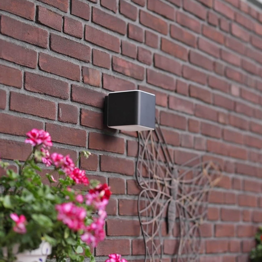 LED utevegglampe L 840 SC sett fra siden med dybde 13,4 cm