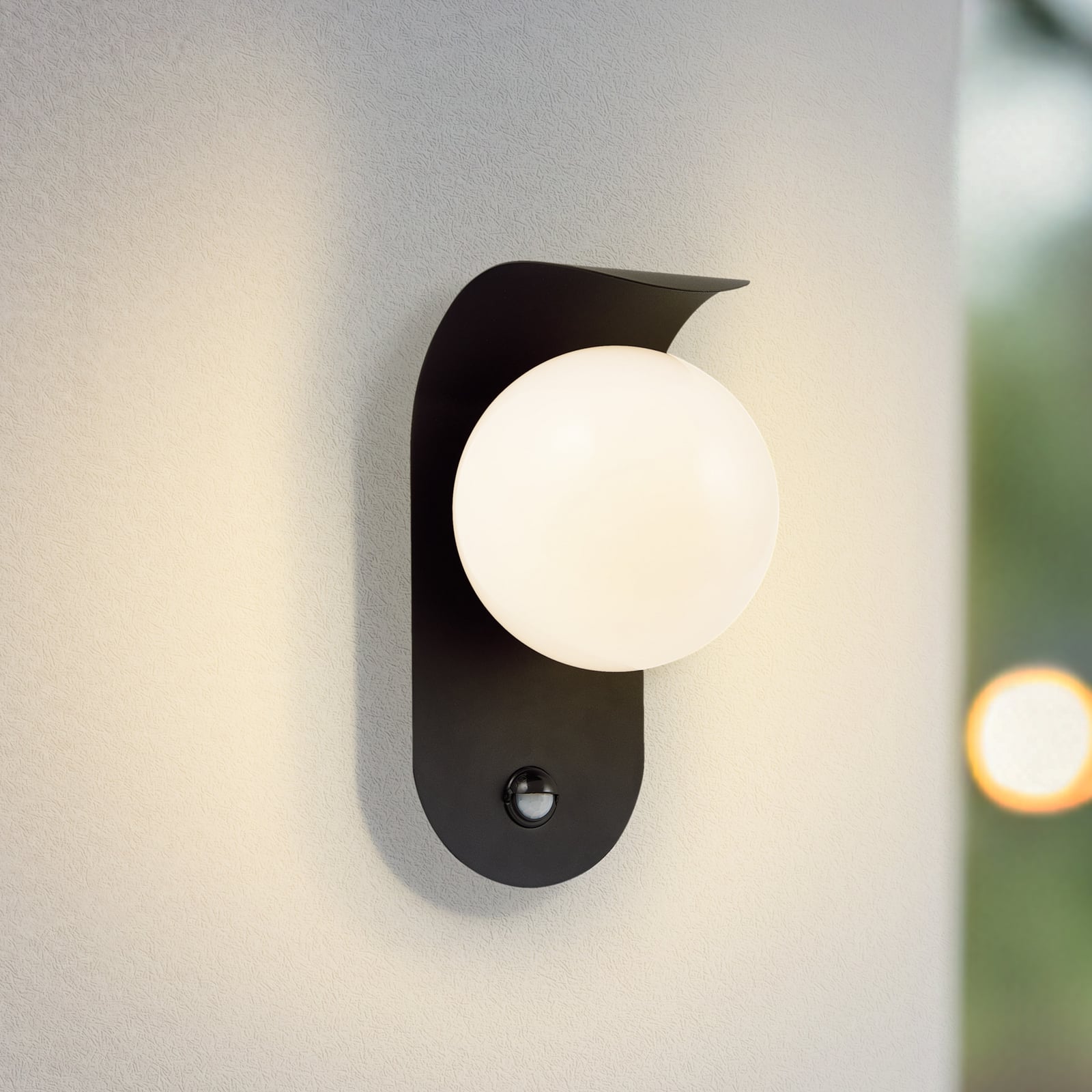 LED utevegglampe Lacie med bevegelsessensor svart/hvit front