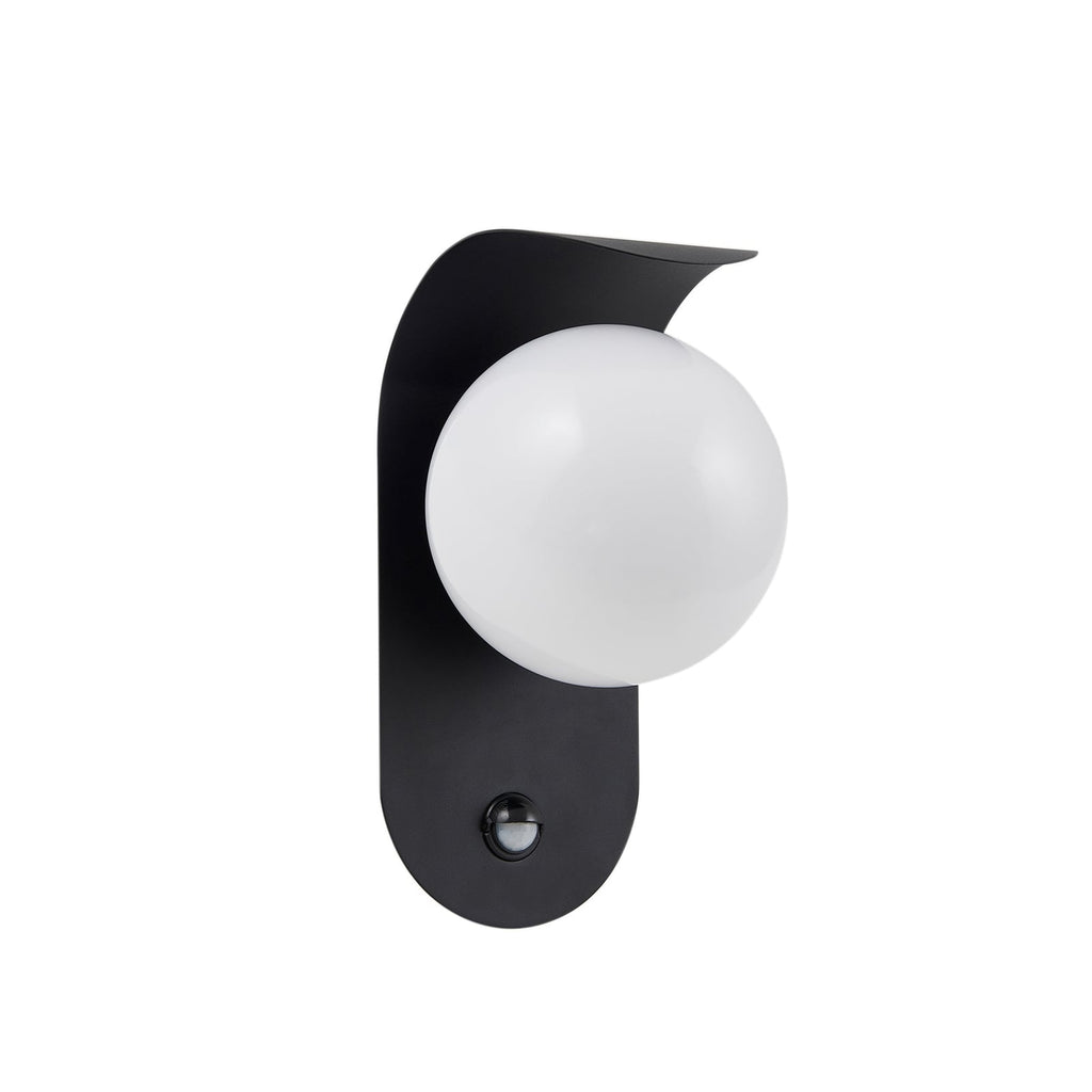 LED utevegglampe Lacie med bevegelsessensor svart/hvit montert på vegg