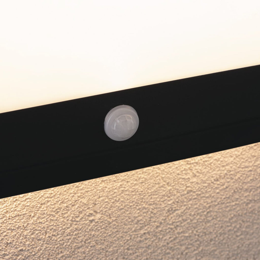 Nærbilde av sensor på LED utevegglampe Lamina CCT