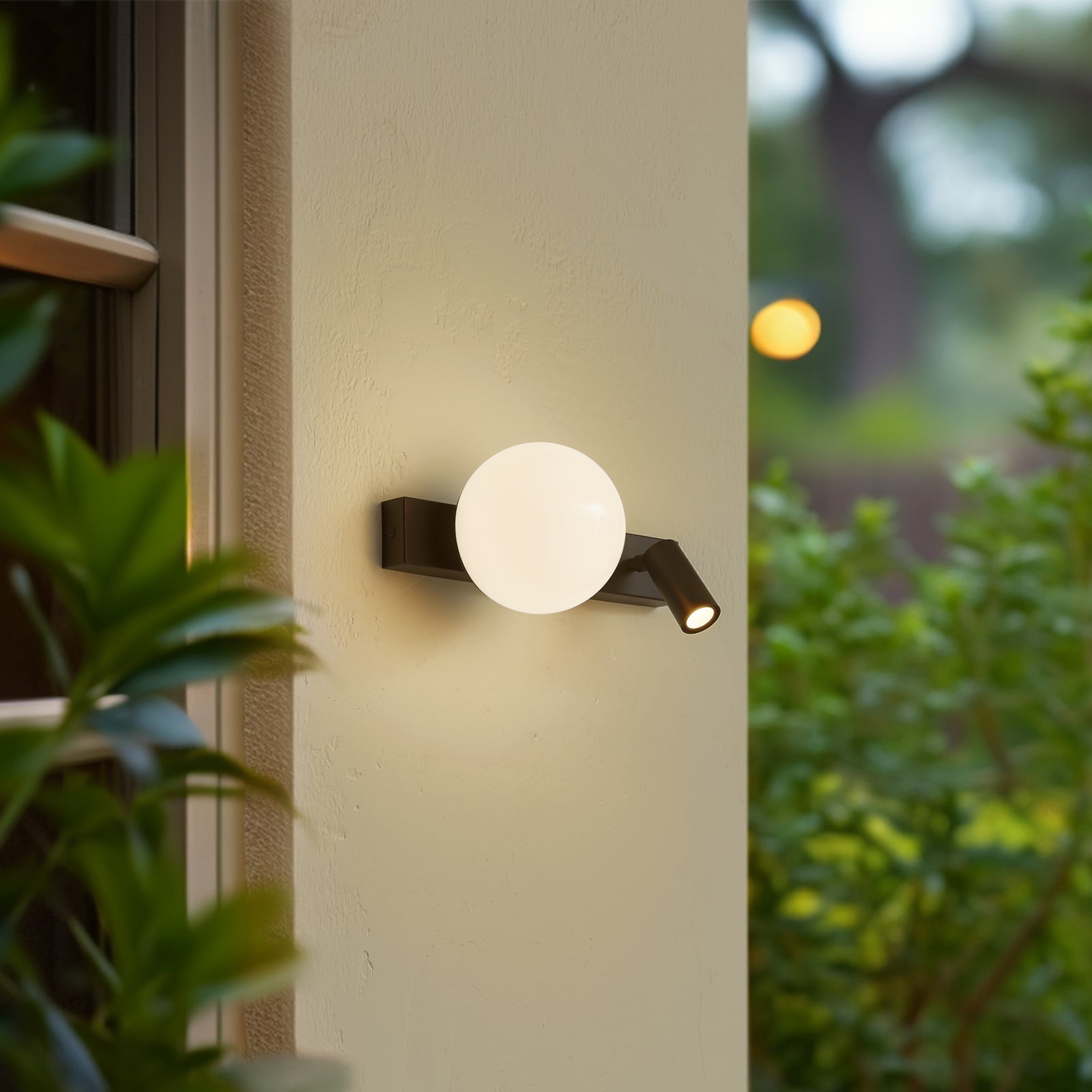 Bakside av LED utevegglampe Larcie med bevegelsessensor