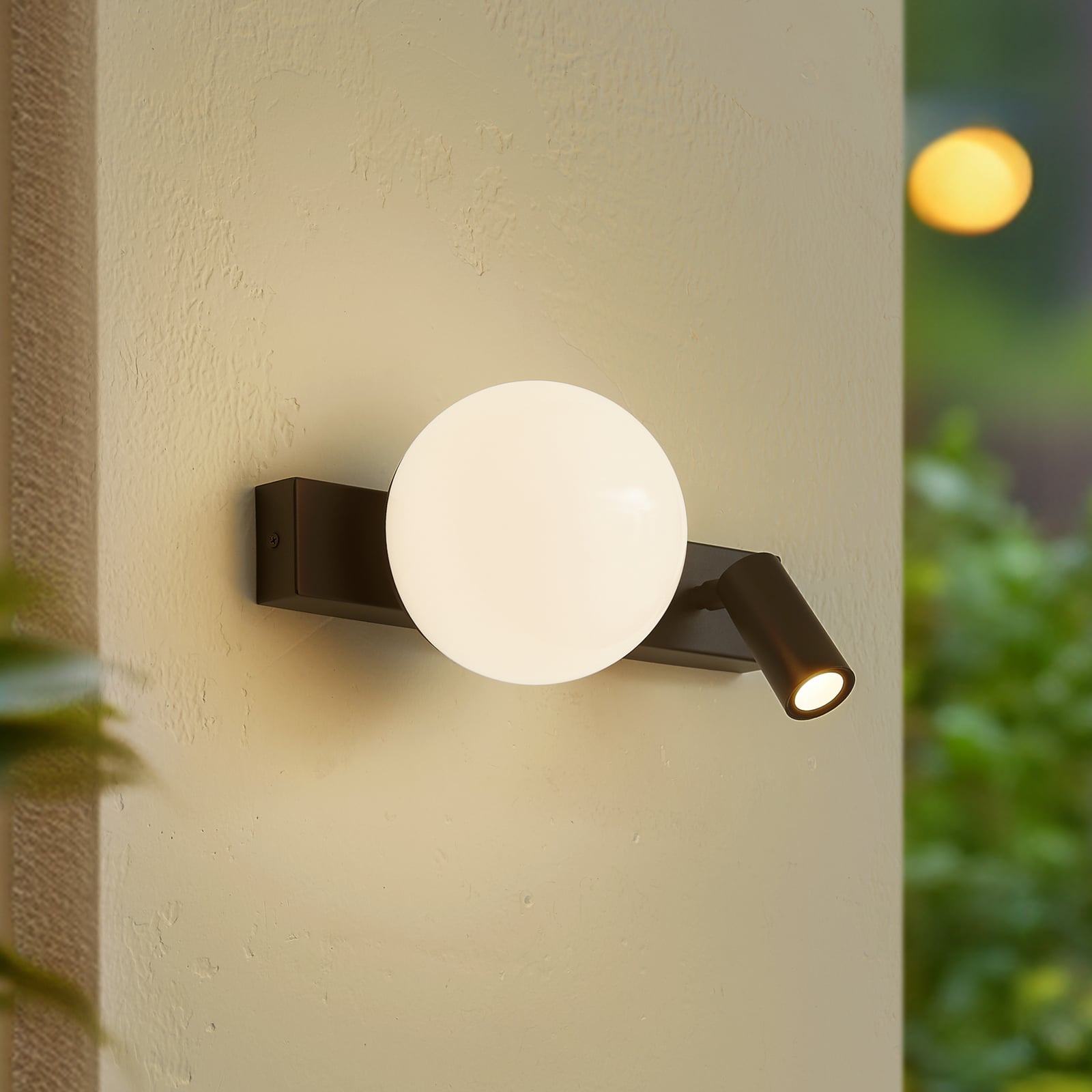 LED utevegglampe Larcie med bevegelsessensor forfra