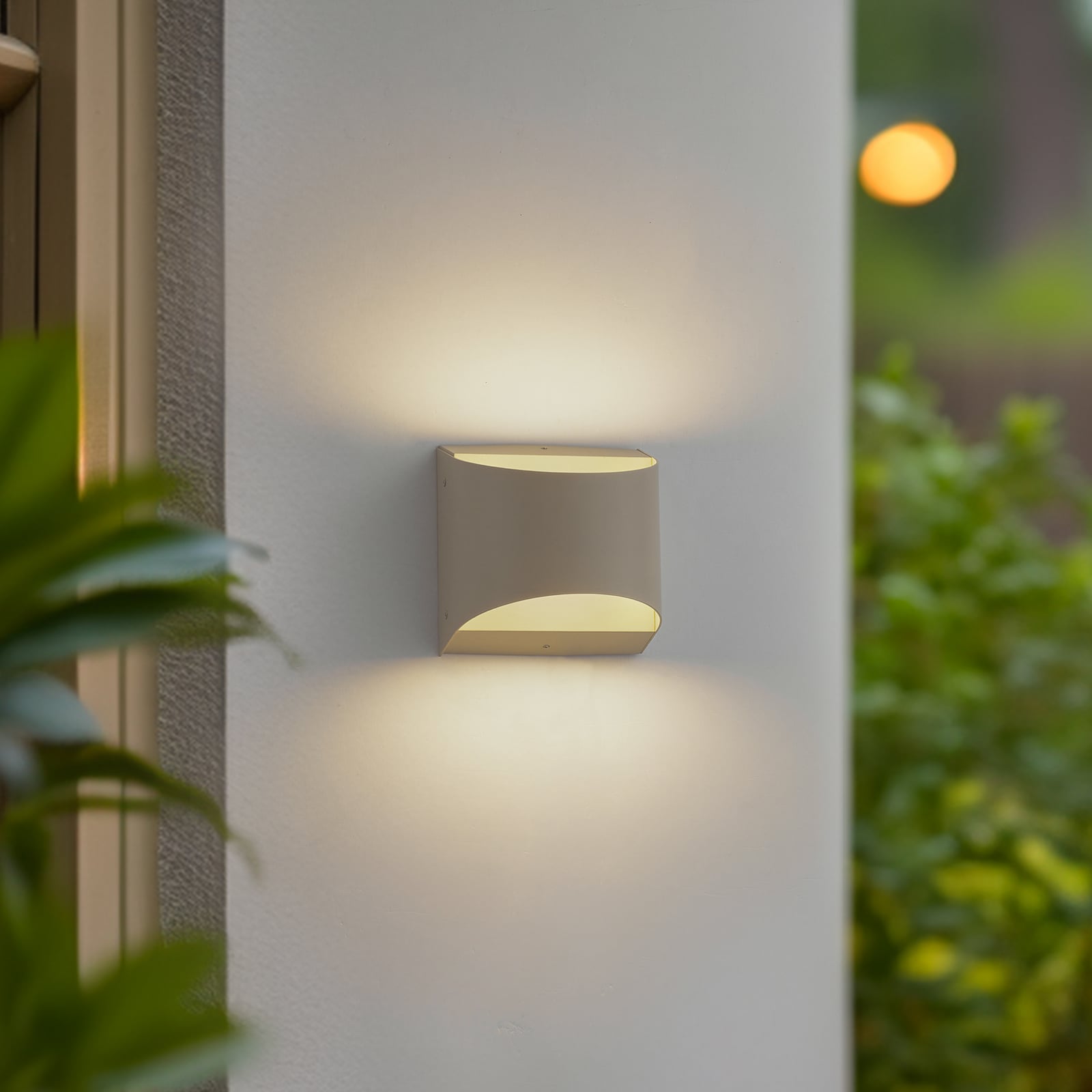 LED utevegglampe Lenore beige aluminium bakside