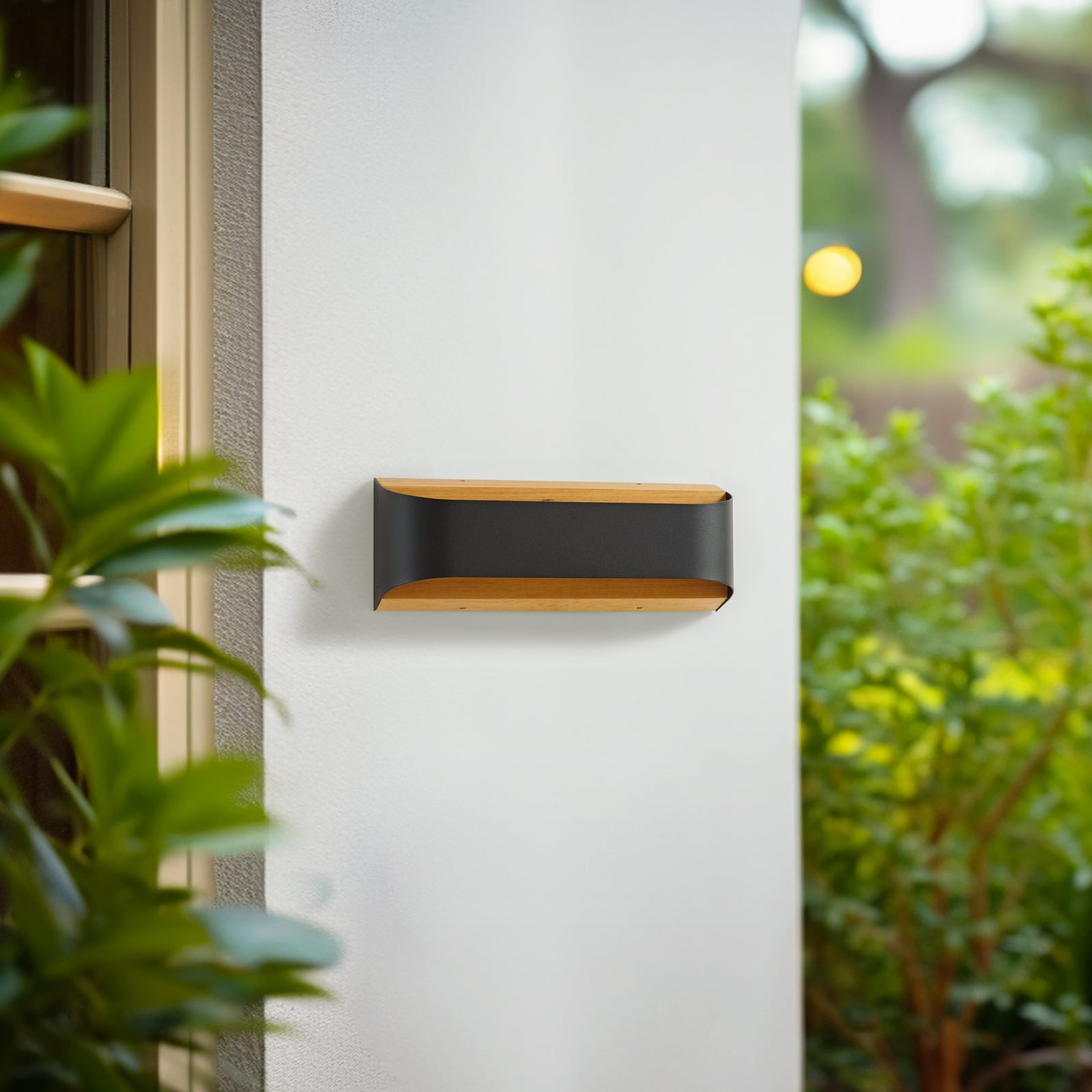 Detalj av LED utevegglampe Lenore svart aluminium med tre