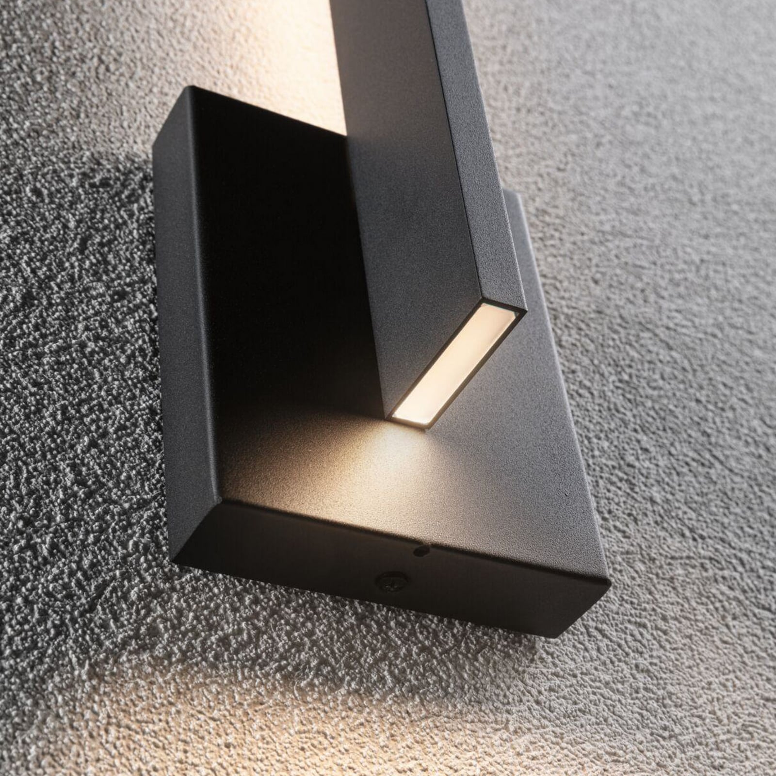 Nærbilde av LED utevegglampe Levka antrasitt aluminium
