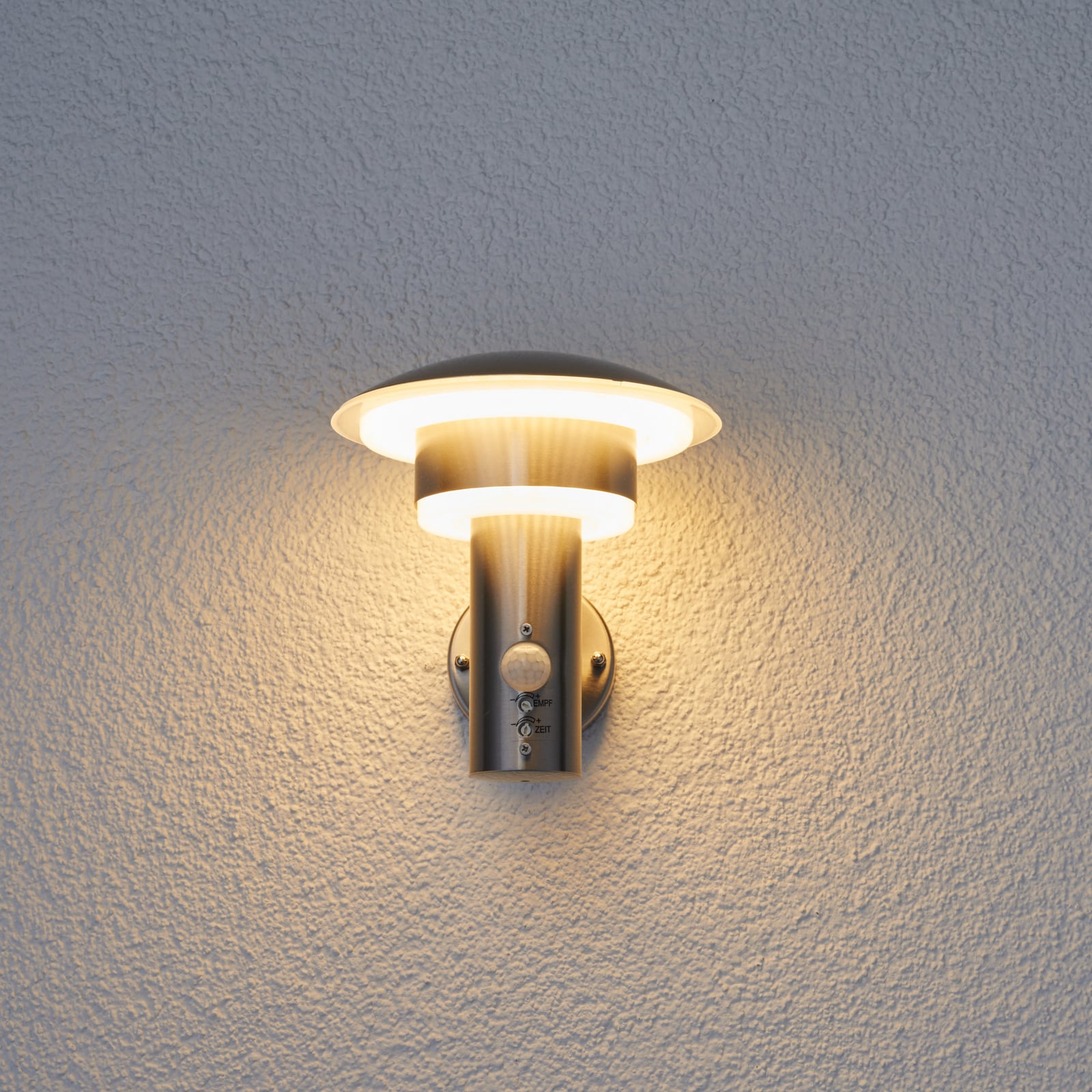 Nærbilde av rustfritt stål på LED utevegglampe Lillie