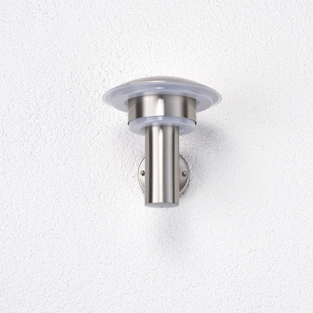 LED utevegglampe Lillie montert utendørs