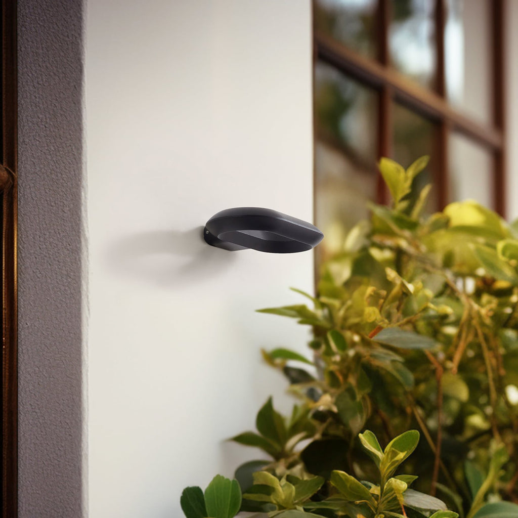 LED utevegglampe LOOP svart metall detalj