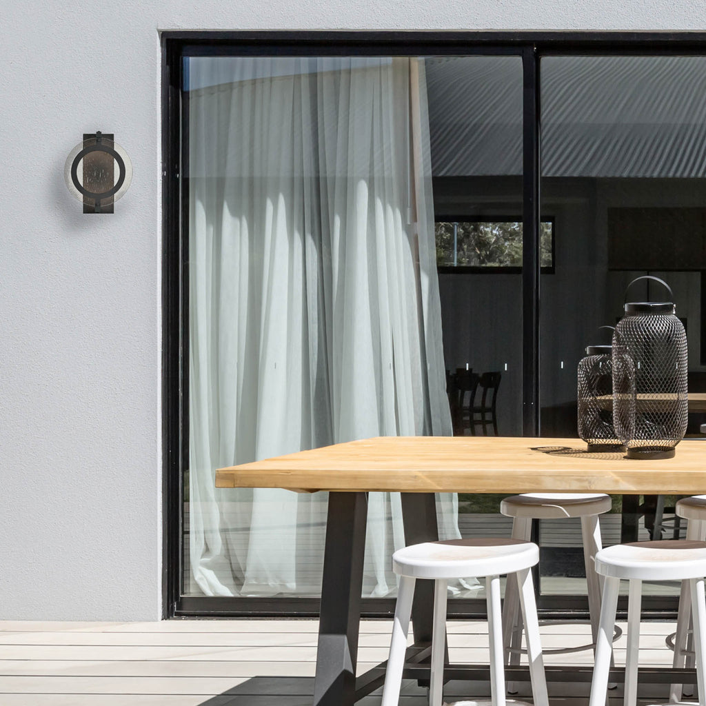Detalj av glass og metall på LED utevegglampe Maddox dimbar glass svart IP44 15W