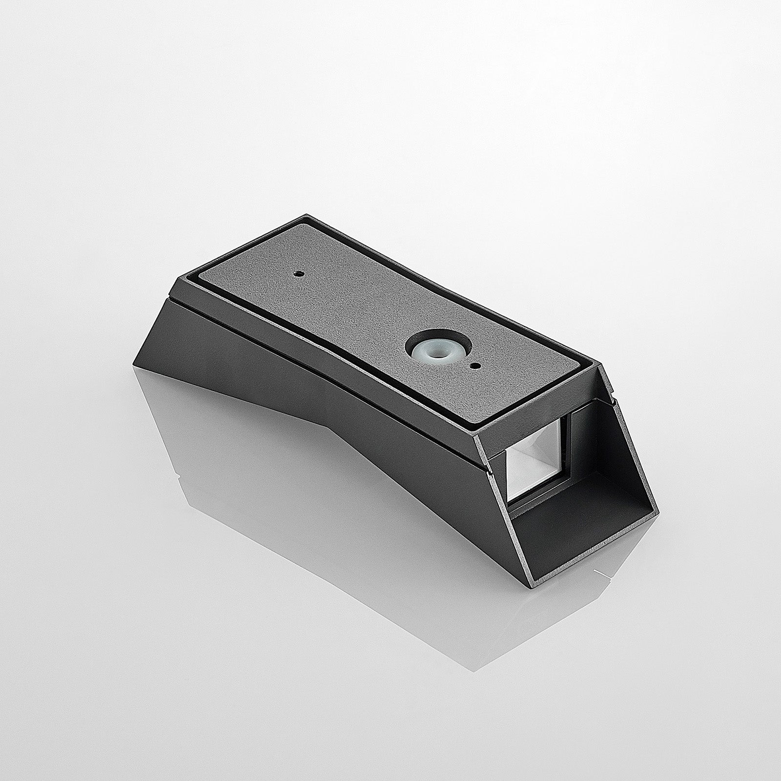 LED utevegglampe Maniela opp/ned antrasitt IP65 installasjonsdetalj