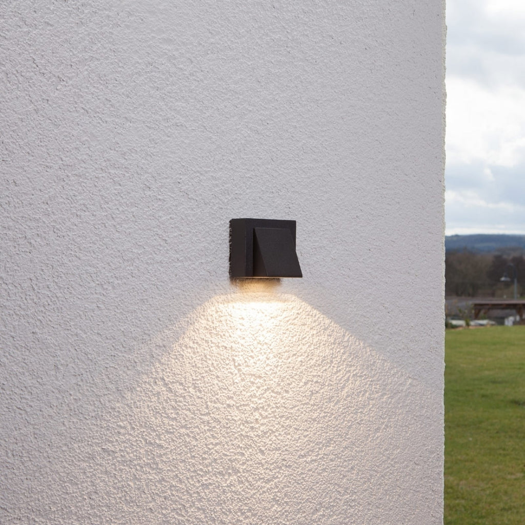 Nærbilde av LED utevegglampe Marik grafitt aluminium