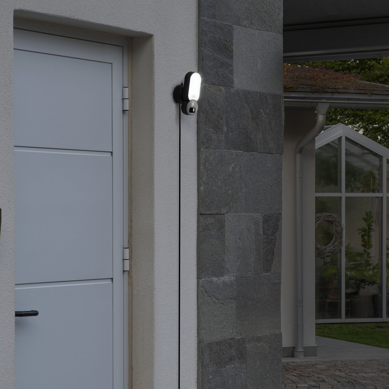 LED utevegglampe med kamera og bevegelsessensor 12V IP54 fra Konstsmide bakside