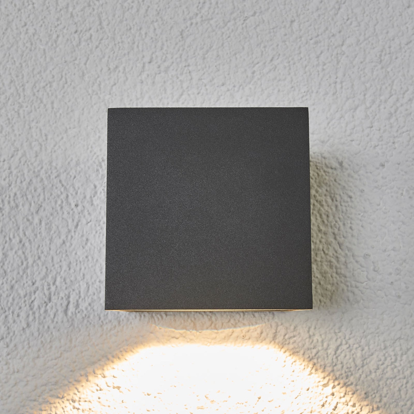 LED utevegglampe Merjem montert på vegg