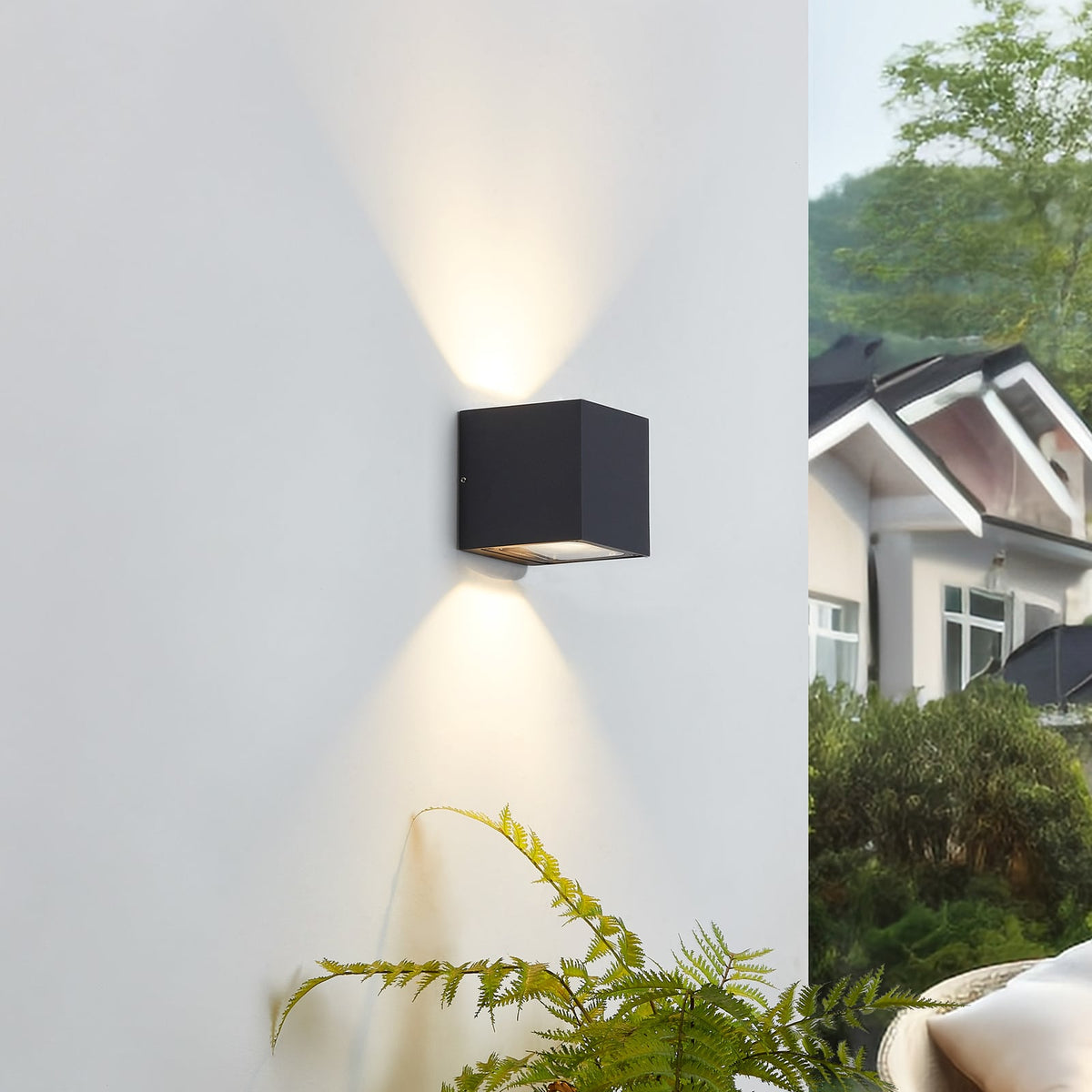 LED utevegglampe Merjem opp og ned 12 cm IP54 Lucande bakside
