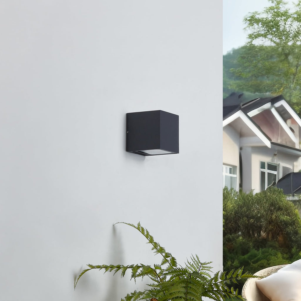 Detalj av LED utevegglampe Merjem opp og ned 12 cm IP54 Lucande