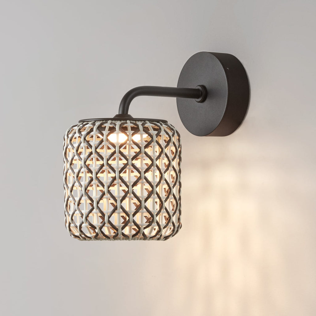 Detalj av flettet skjerm på LED utevegglampe Nans A