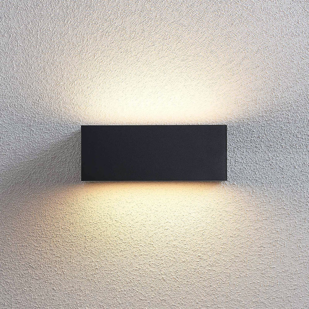 LED utevegglampe Nienke sjøvannsbestandig montert