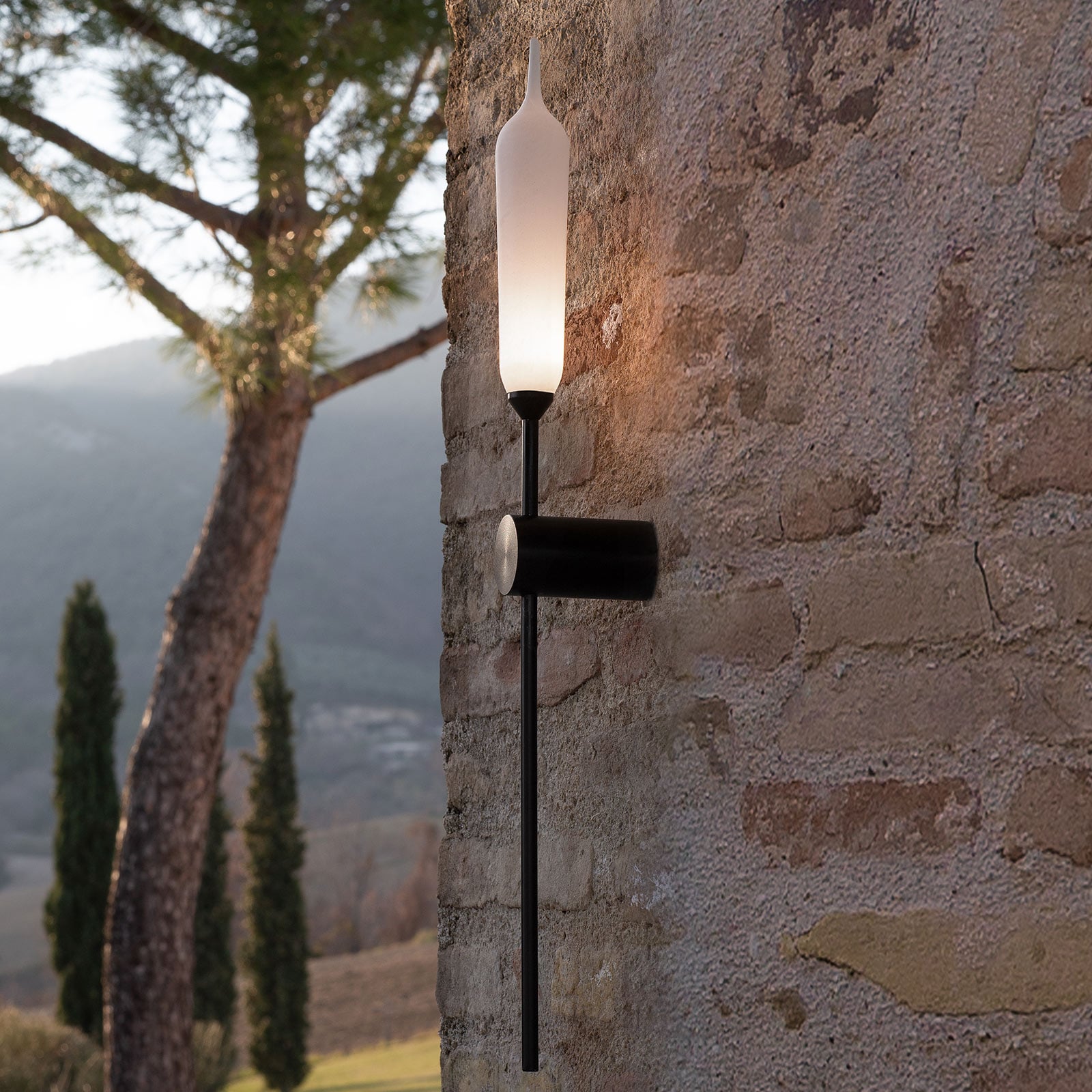 LED utevegglampe Nilo aluminium svart IP44 nærbilde av lampehode